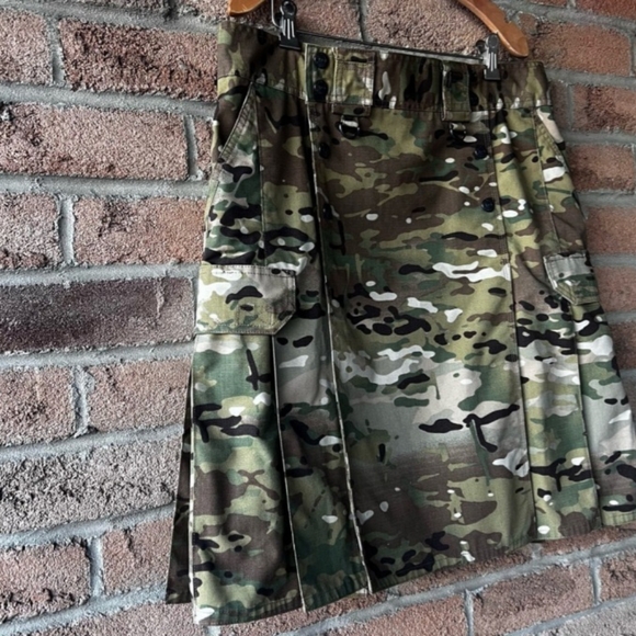 5.11 TACTICAL SERIES | Green pleated cargo belt loop camouflage wrap kilt - Picture 6 of 6